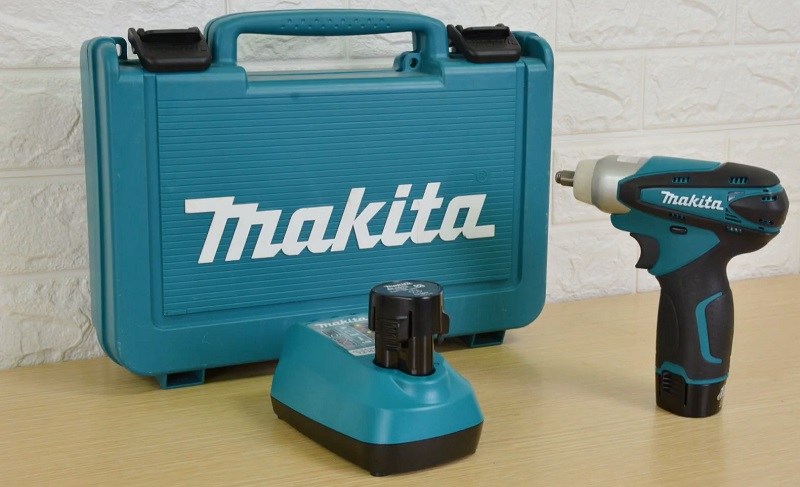 Bộ sản phẩm máy siết bu lông Makita TW100DWE 10.8V
