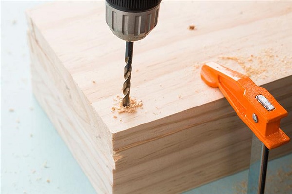 Cách khoan gỗ cực kỳ đơn giản, nhanh chóng, không bị nứt