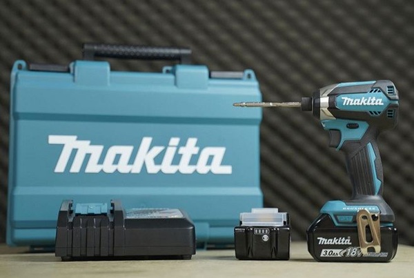 Máy khoan pin có búa Makita DHP453SFX8