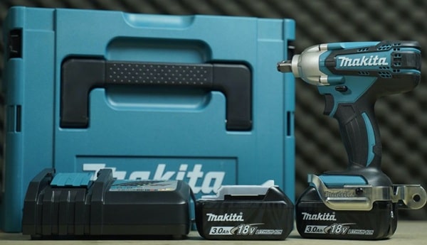 Máy siết bu lông pin Makita DTW190RFJX